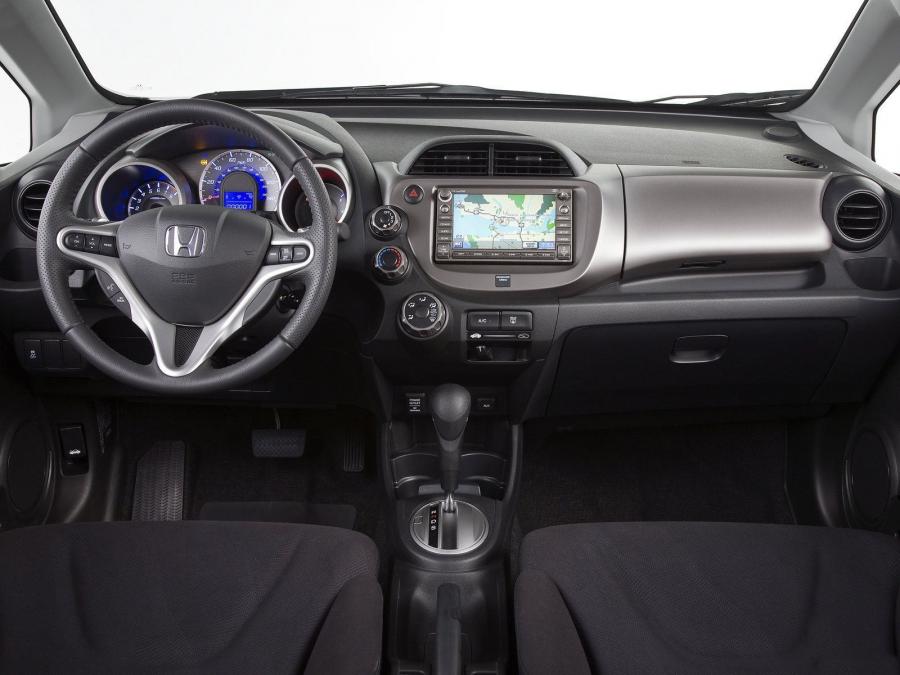  Honda Fit Sport 2008 года  (фото 17 из 32)